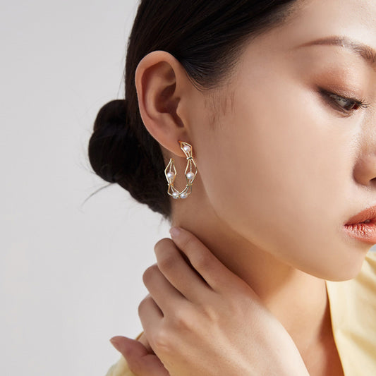 Spiral earrings gold C-shaped earrings
