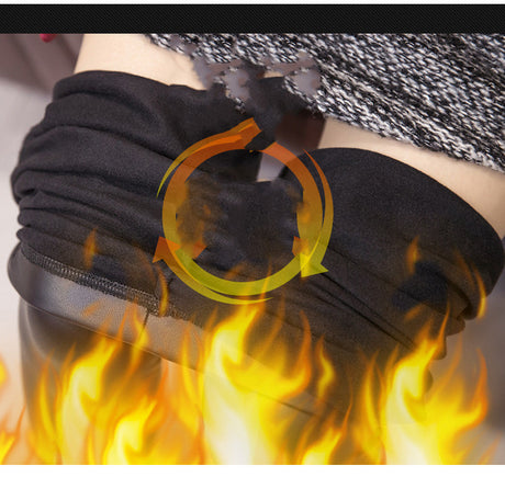 Leggings træder på kvinders læderbukser